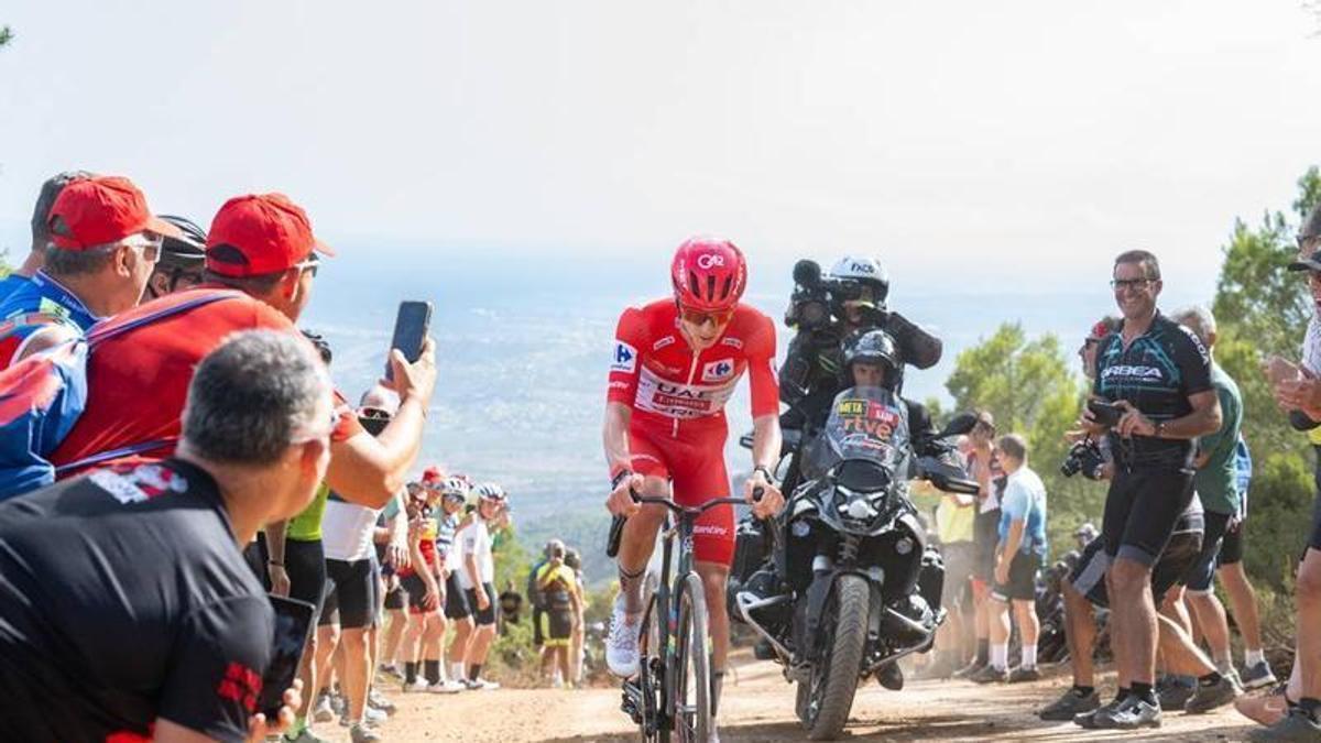 La Resistencia de un Campeón: Pogacar Desafía el Parón y Aspira a un Retorno Triunfal